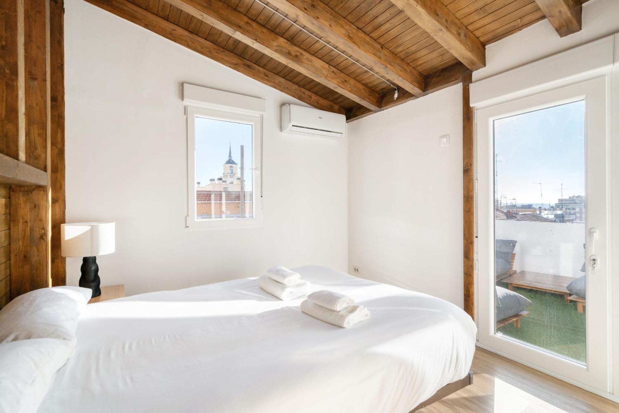 Atico Con Terraza En Lavapies Alquiler Temporal Apartment มาดริด ภายนอก รูปภาพ