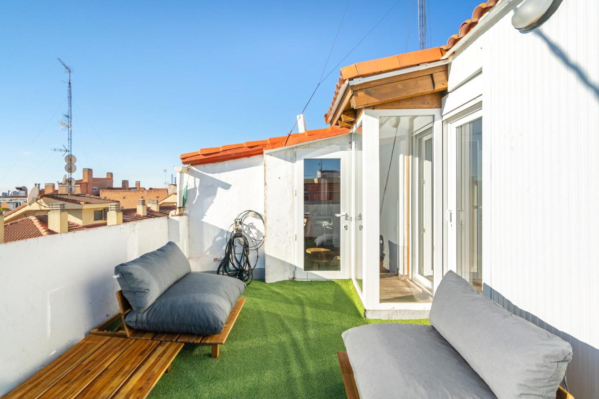 Atico Con Terraza En Lavapies Alquiler Temporal Apartment มาดริด ภายนอก รูปภาพ