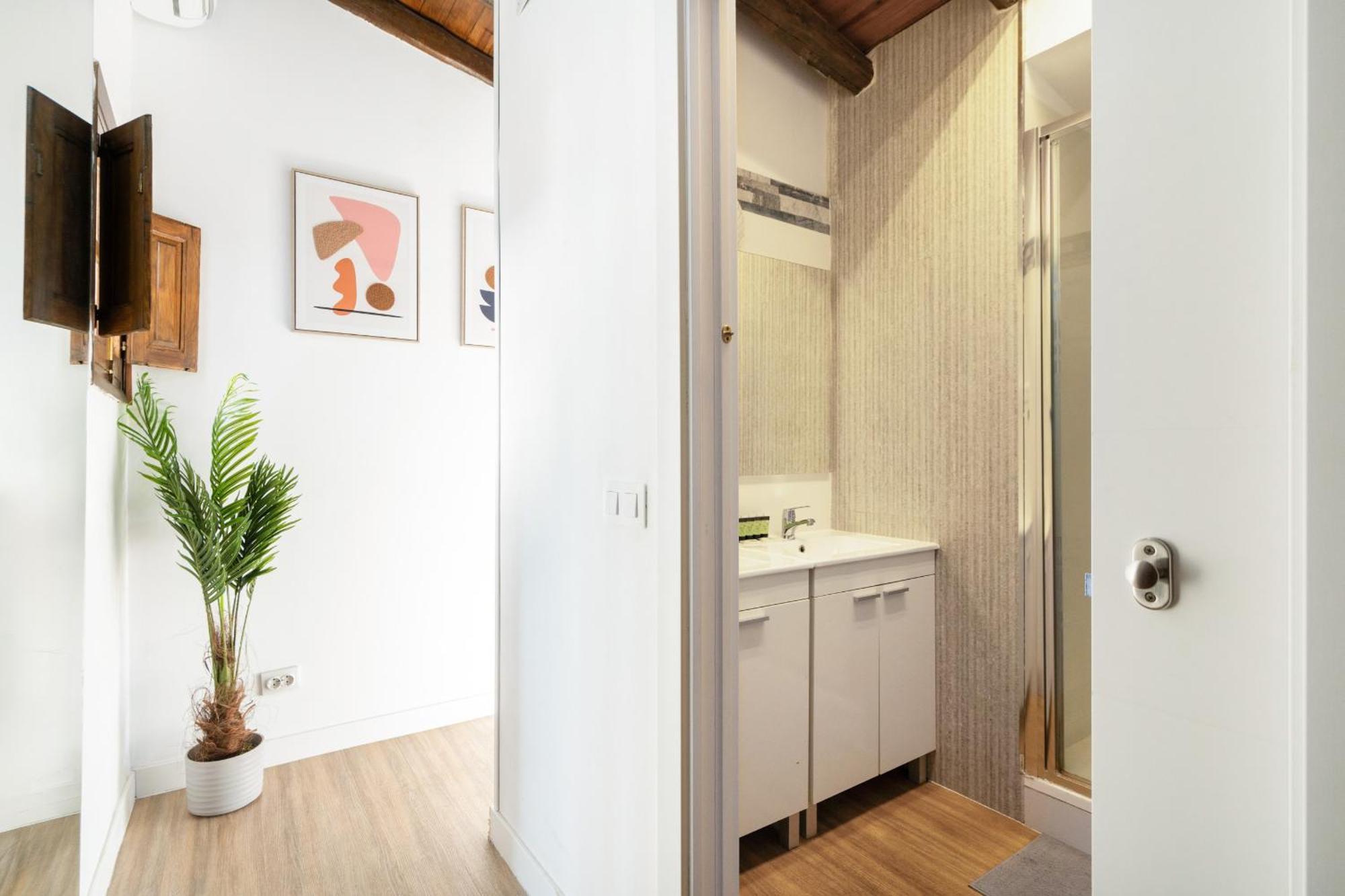 Atico Con Terraza En Lavapies Alquiler Temporal Apartment มาดริด ภายนอก รูปภาพ