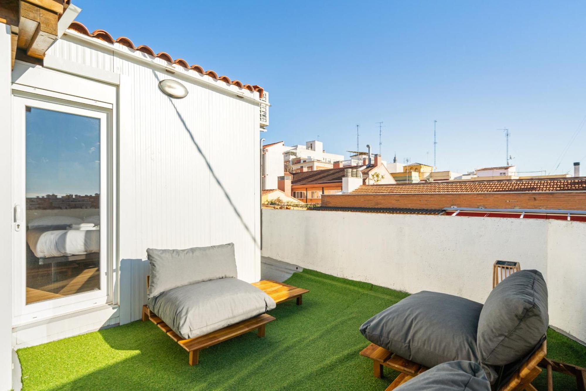 Atico Con Terraza En Lavapies Alquiler Temporal Apartment มาดริด ภายนอก รูปภาพ